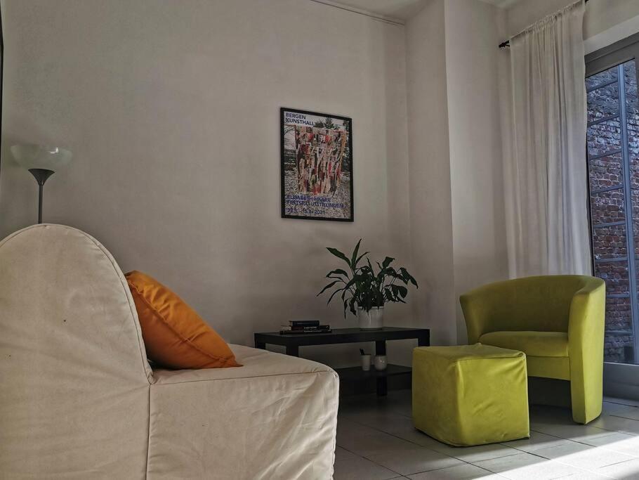Cosy In Antwerp's Hipster Neighbourhood Apartment *